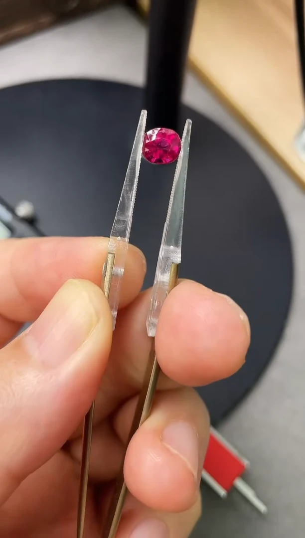 未镶嵌裸石碧玺1.25克拉卢比莱碧玺