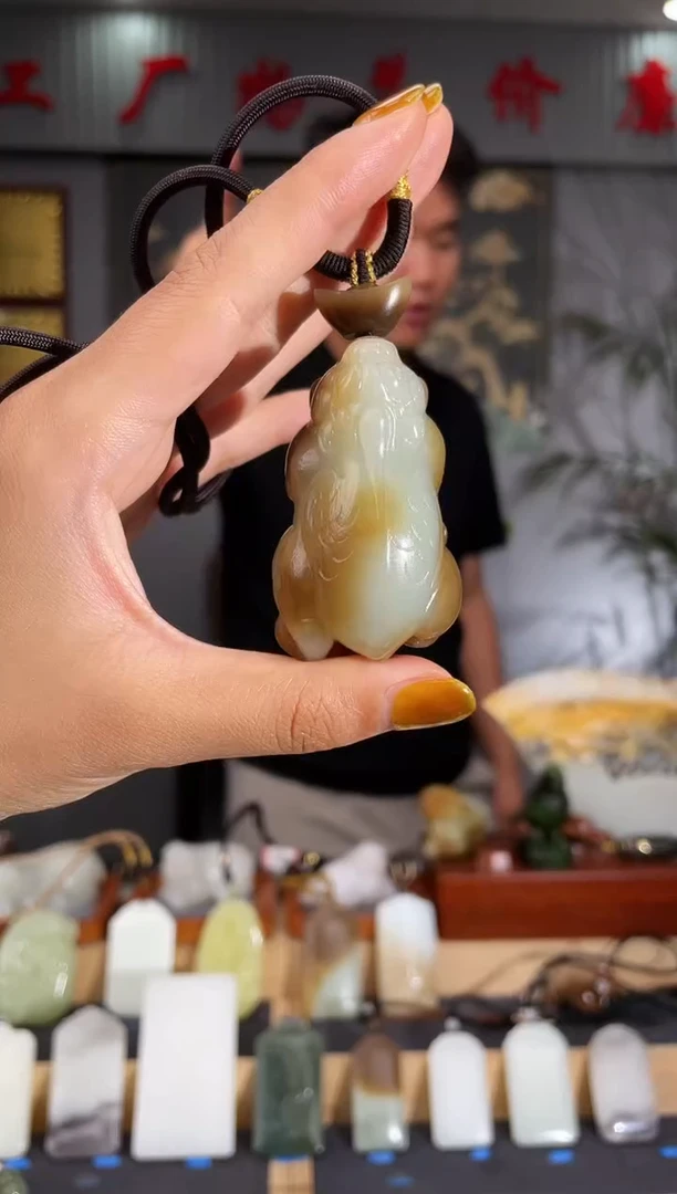 和田玉未镶嵌颈饰1