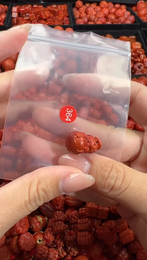 南红玛瑙未镶嵌颈饰1