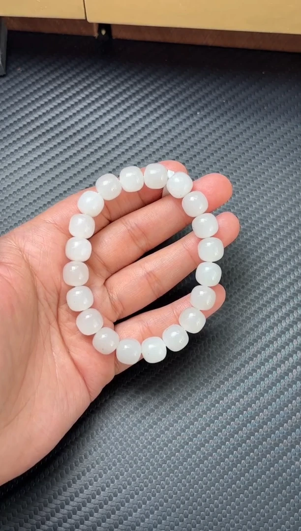 未镶嵌手串和田玉黑山微色差卡12m