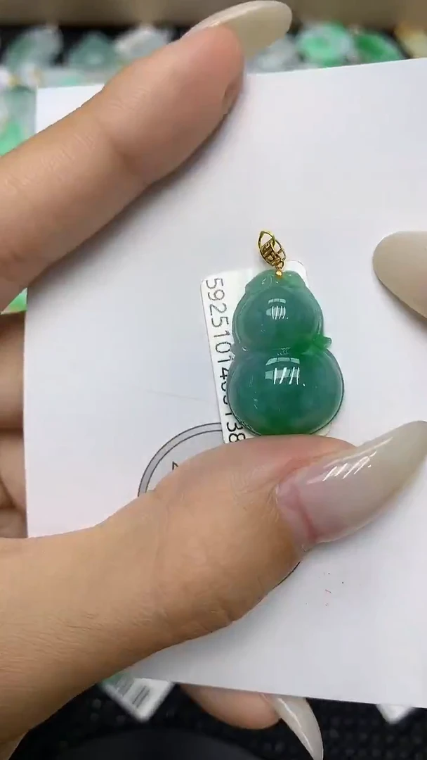 颈饰18K金镶嵌翡翠1