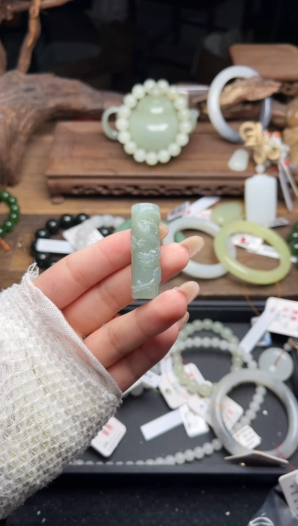 未镶嵌和田玉摆件且末青白 龙柱 9016310