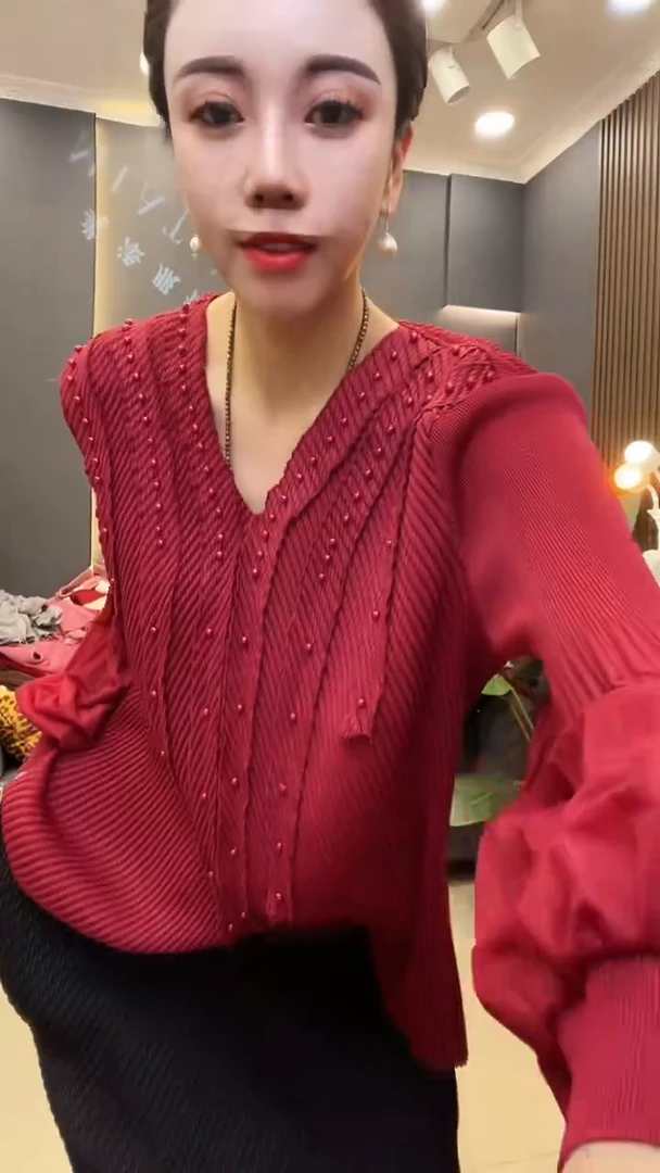 聚酯纤维（涤纶）红色  珠珠衫