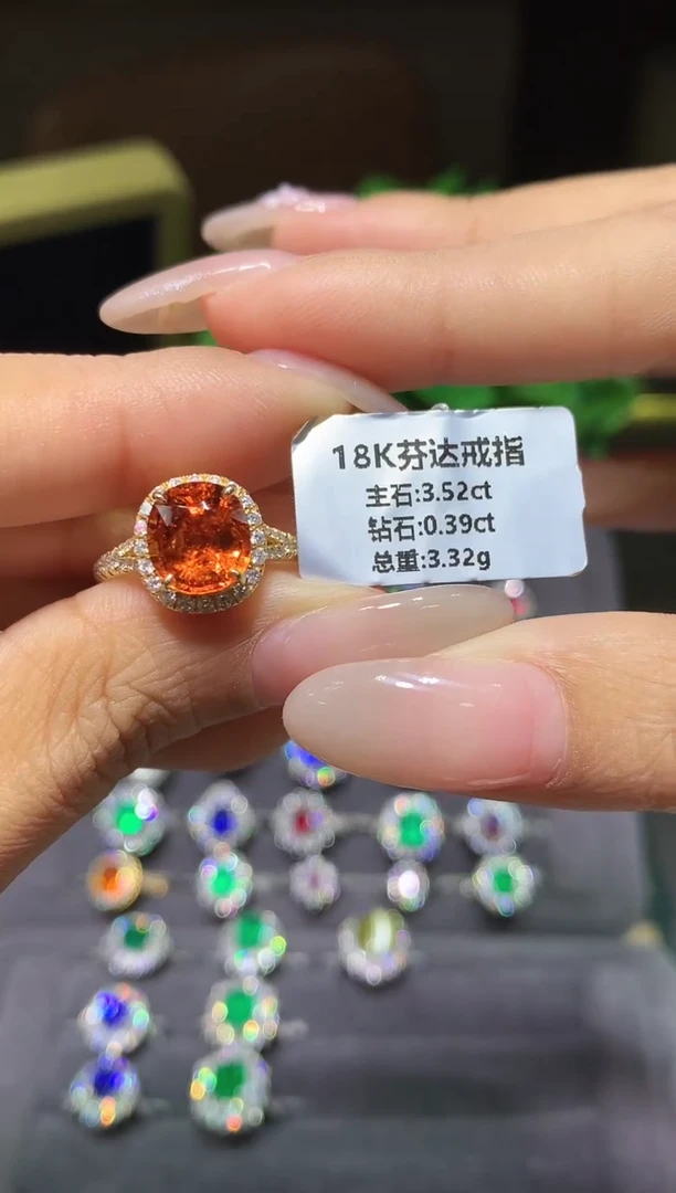 18K金镶嵌戒指石榴石（芬达石）3.52ct