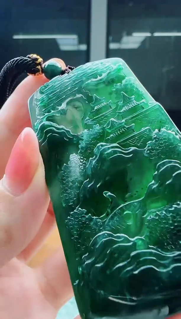 翡翠未镶嵌颈饰多样性发货其中一件