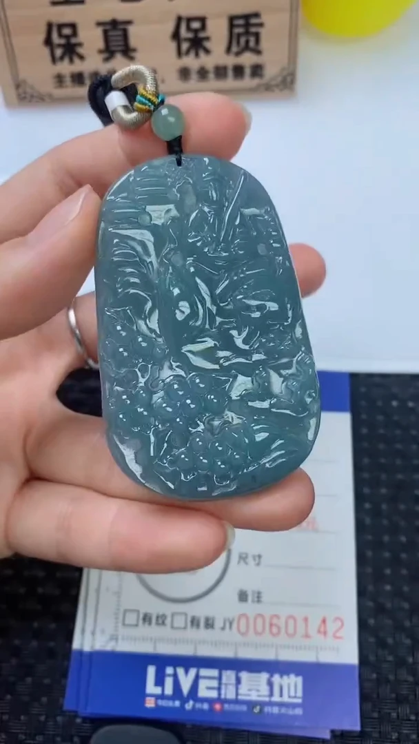 翡翠未镶嵌颈饰