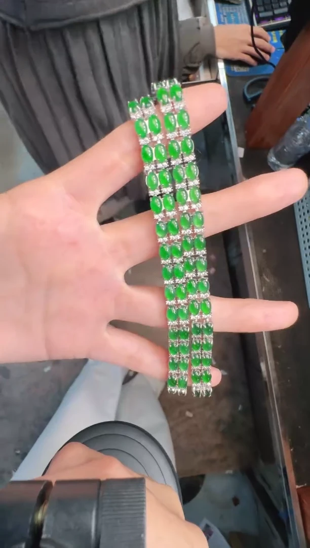 未镶嵌定制翡翠A货有轻微色差属于正常现象，手链多样性发货1
