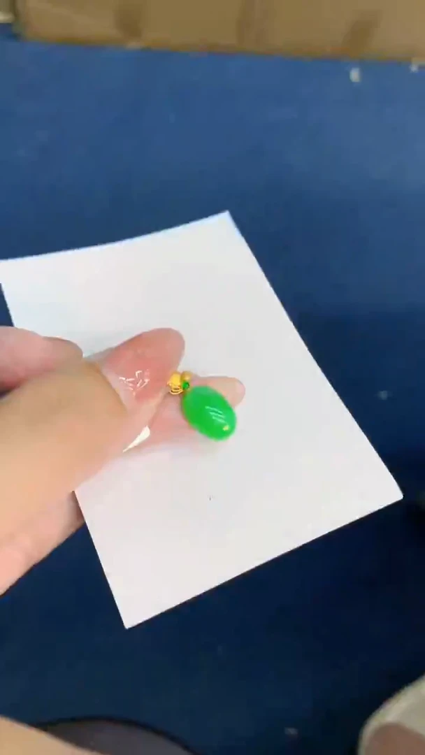 翡翠18K金镶嵌颈饰           1