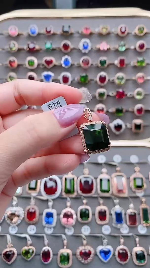 吊坠(不含链)18K金镶嵌碧玺14.88克拉