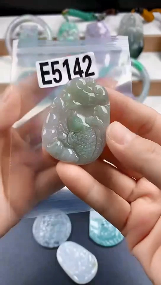 颈饰未镶嵌翡翠天然翡翠吊坠挂件