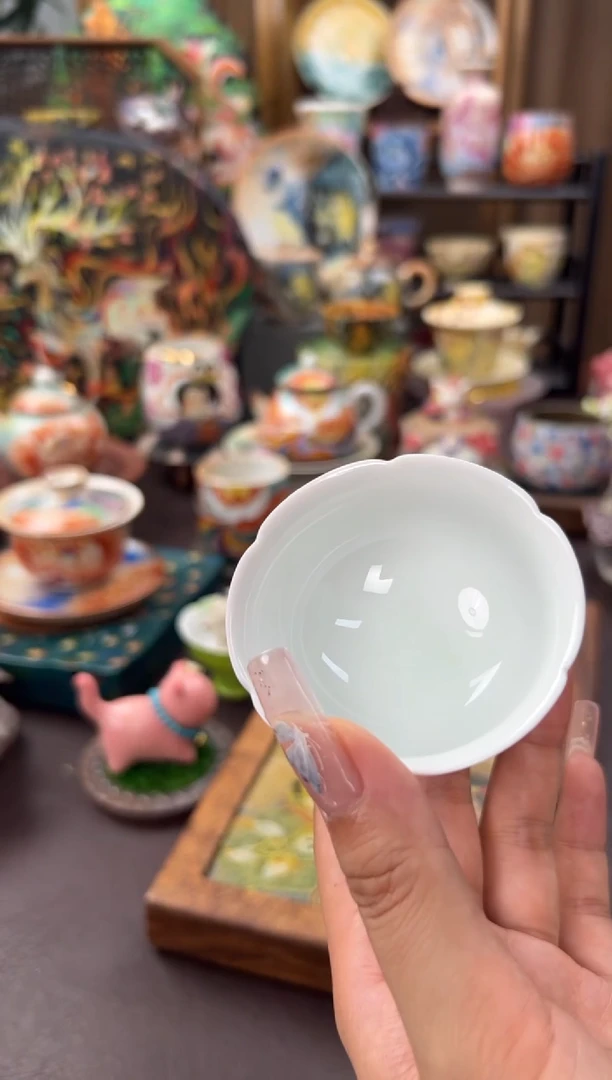 豇豆红手绘花口高足杯