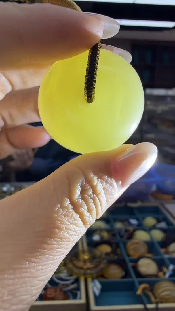 琥珀颈饰未镶嵌231秒拍号 假一罚三