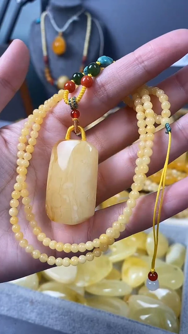 裸石琥珀未镶嵌无事牌