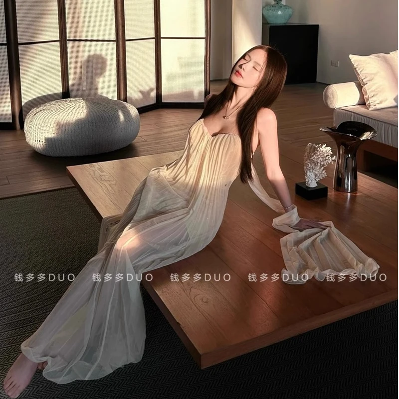 法式度假松弛感仙女裙子气质超仙吊带连衣裙压褶飘带性感沙滩长裙