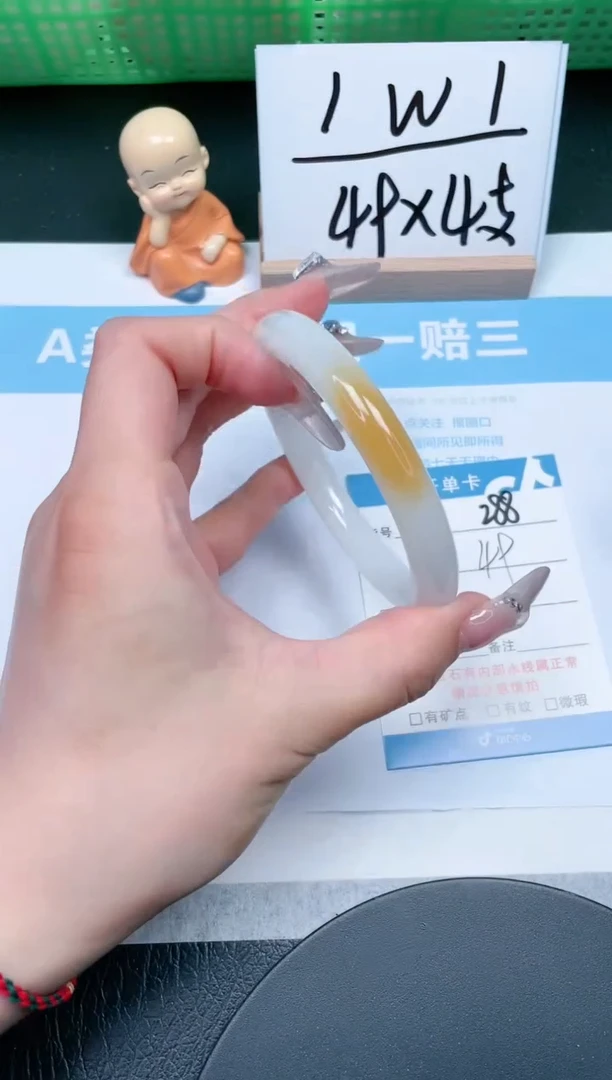 【闪购商品】石英质玉手镯未镶嵌288-59