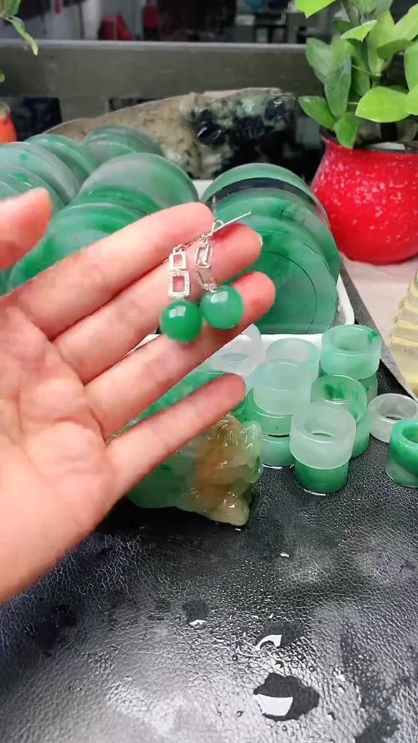 定制石英质玉（非洲翠）瑞*耳坠