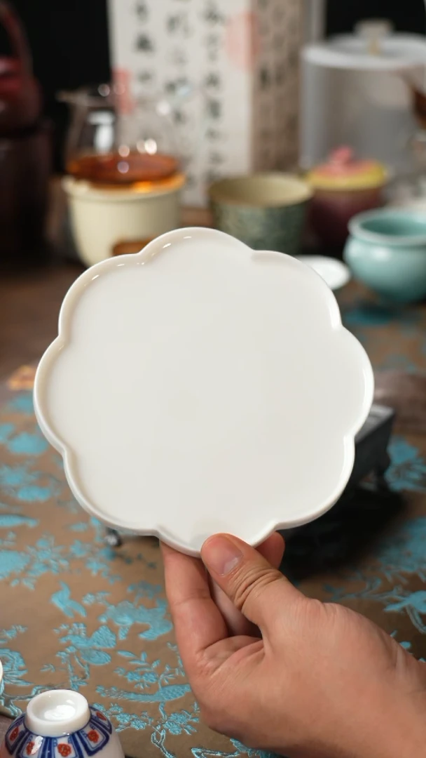 【闪购商品】羊脂玉泥你花朵壶承