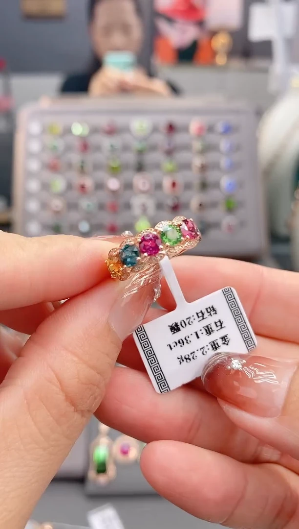 18K金镶嵌戒指碧玺1.36