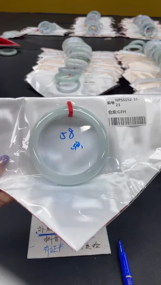 未镶嵌手镯翡翠翡翠手镯