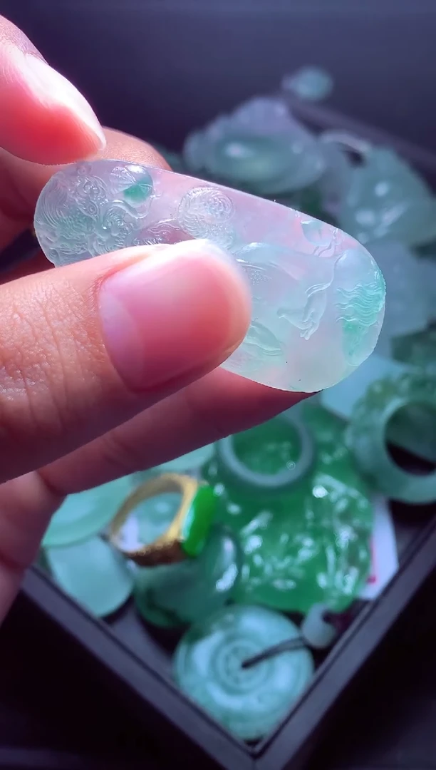 未镶嵌定制翡翠秀*?毛货翡翠定制
