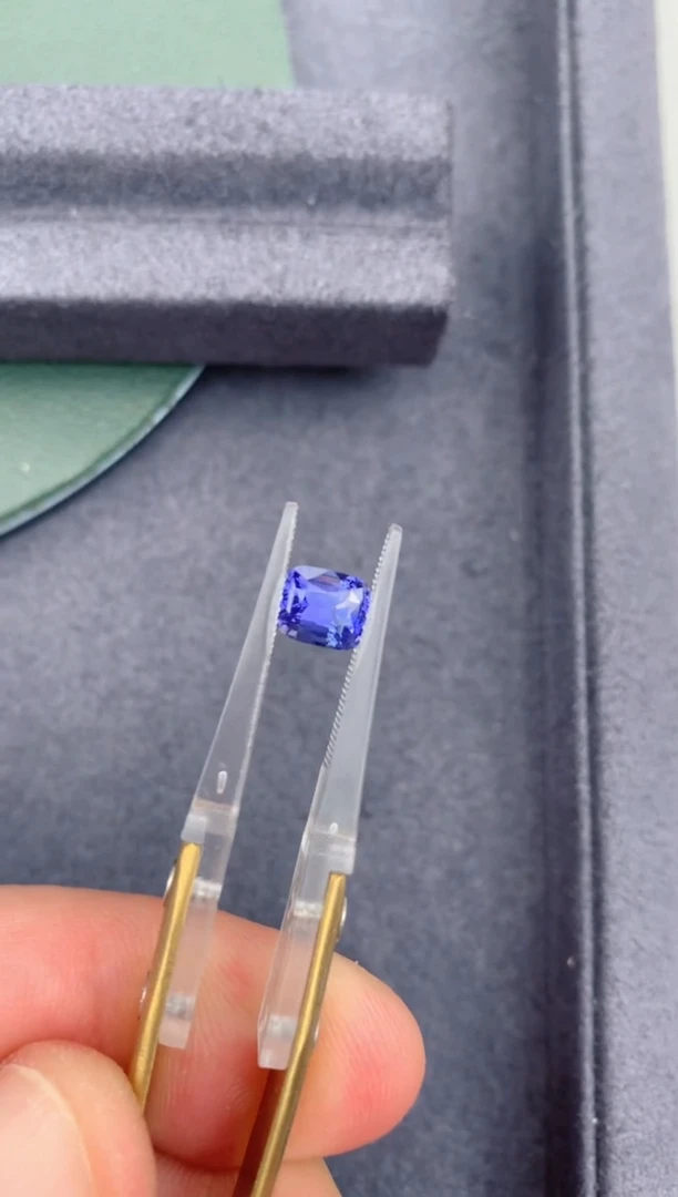 彩色蓝宝石裸石1.5ct 无烧紫蓝宝