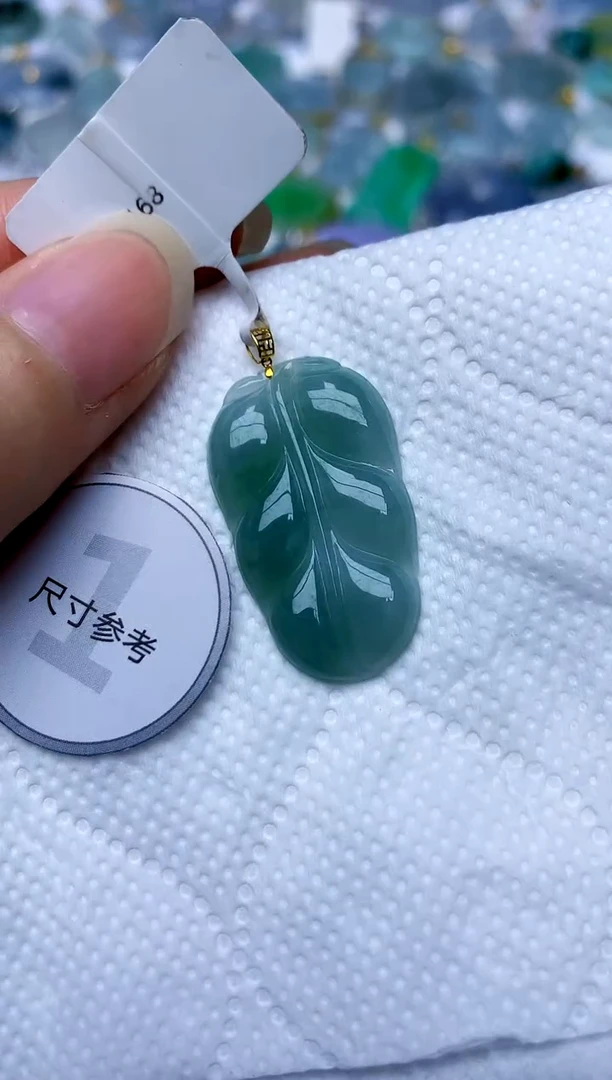 颈饰18K金镶嵌翡翠天然A货翡翠