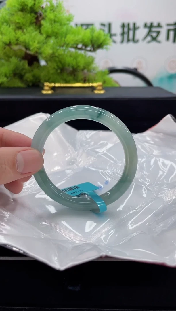 【闪购商品】翡翠手镯未镶嵌手镯