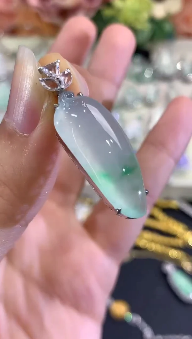 吊坠(不含链)18K金镶嵌翡翠B200