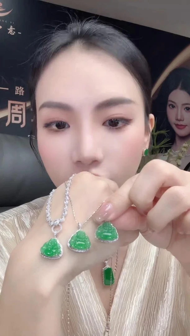 【云中意】18K金翡翠 佛公吊坠（不含链）- 多样性发货一件dml