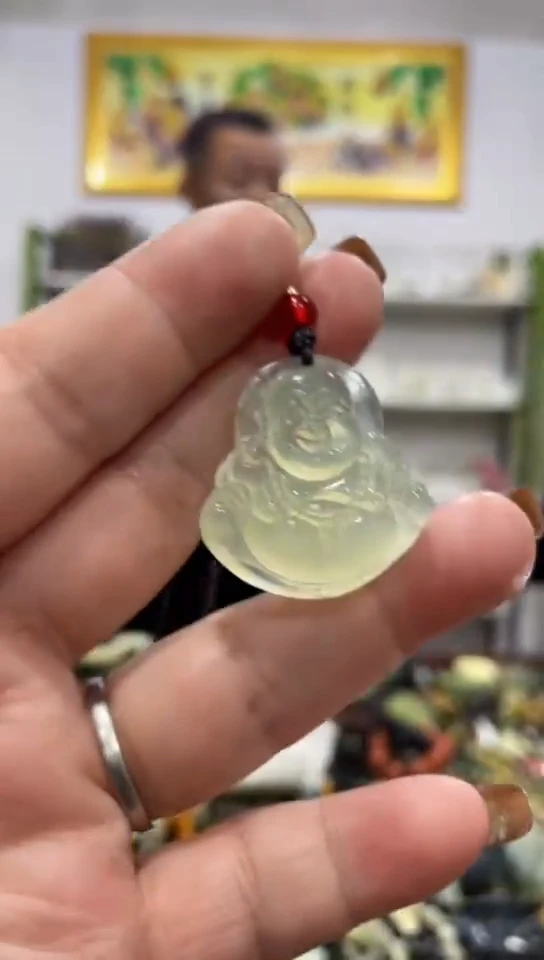 未镶嵌蛇纹石玉吊坠