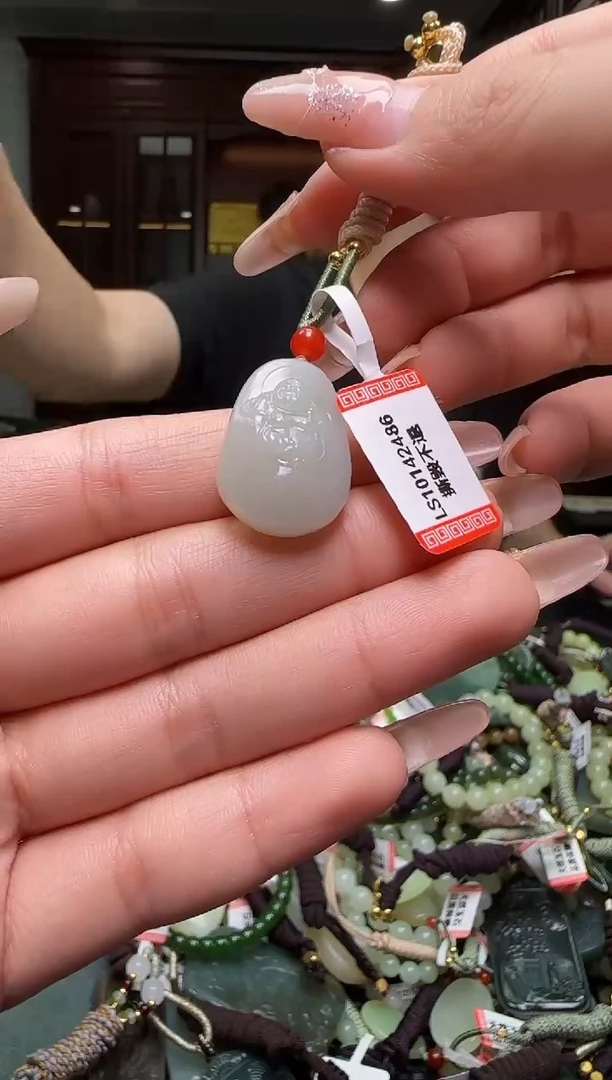 颈饰未镶嵌和田玉多样性发一
