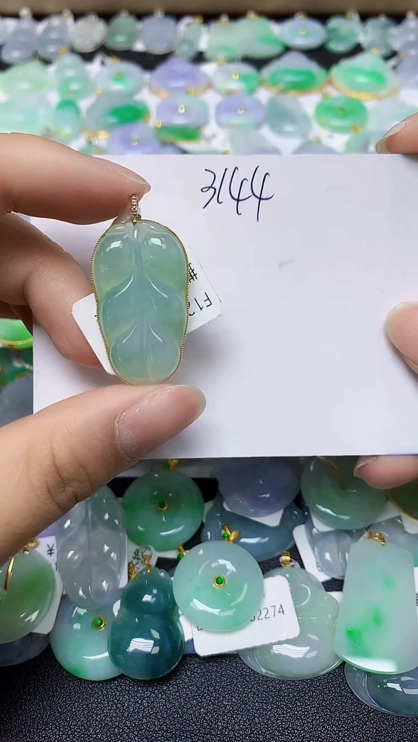 翡翠18K金镶嵌颈饰天然缅甸翡翠A货