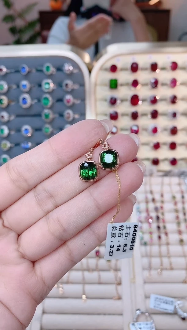 【闪购商品】碧玺18K金耳饰18K金镶嵌18K金耳饰