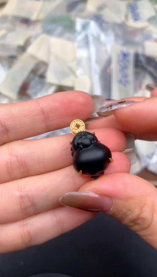 18K金镶嵌挂件翡翠—