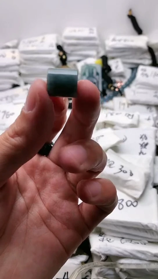 翡翠未镶嵌颈饰路路通