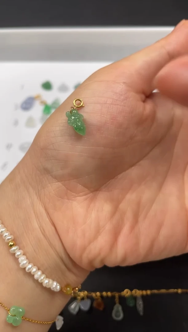 吊坠(不含链)18K金镶嵌翡翠一个JK697