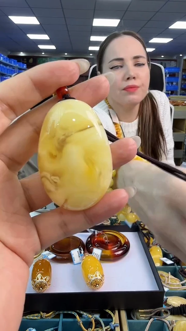 琥珀颈饰未镶嵌169秒拍号 假一罚三