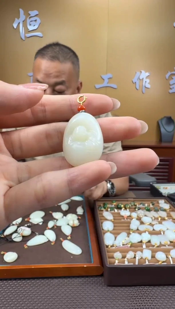 颈饰未镶嵌和田玉挂件