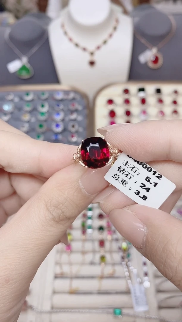 18K金镶嵌碧玺戒指碧玺5.1CT