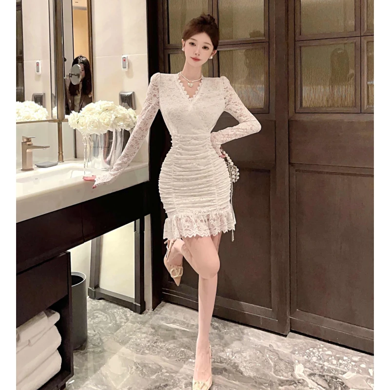 法式设计感V领褶皱鱼尾荷叶边蕾丝短款纯欲风秋季气质包臀连衣裙