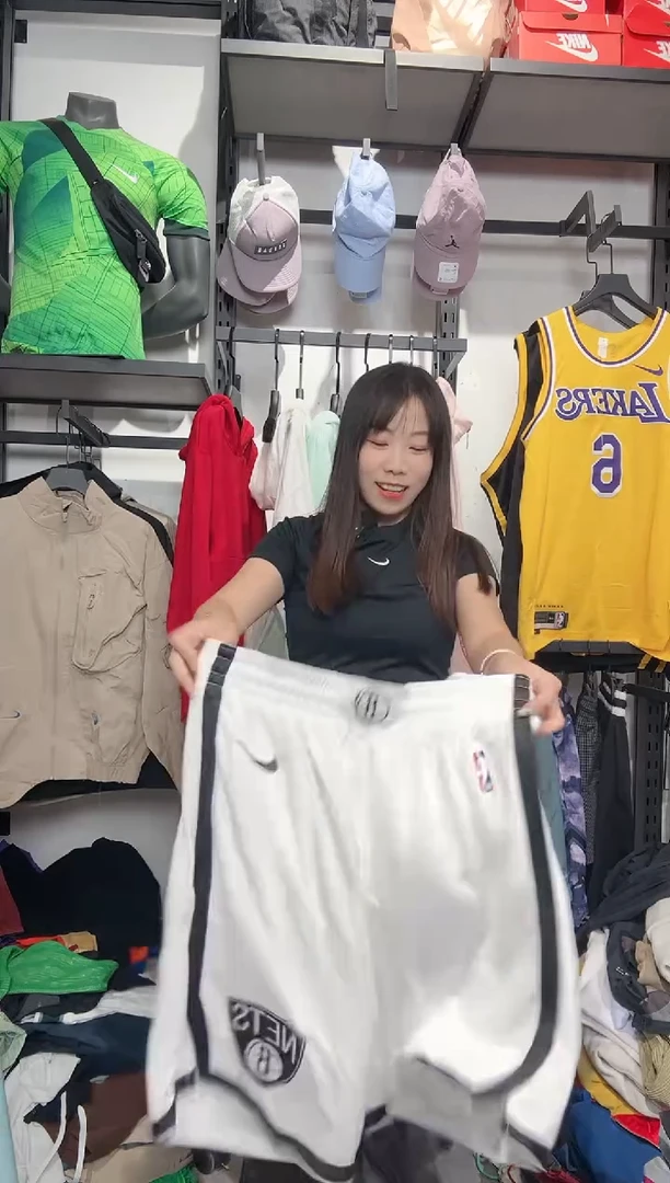 1552  编码 瑕疵款直播间过款为准 尺码175 L