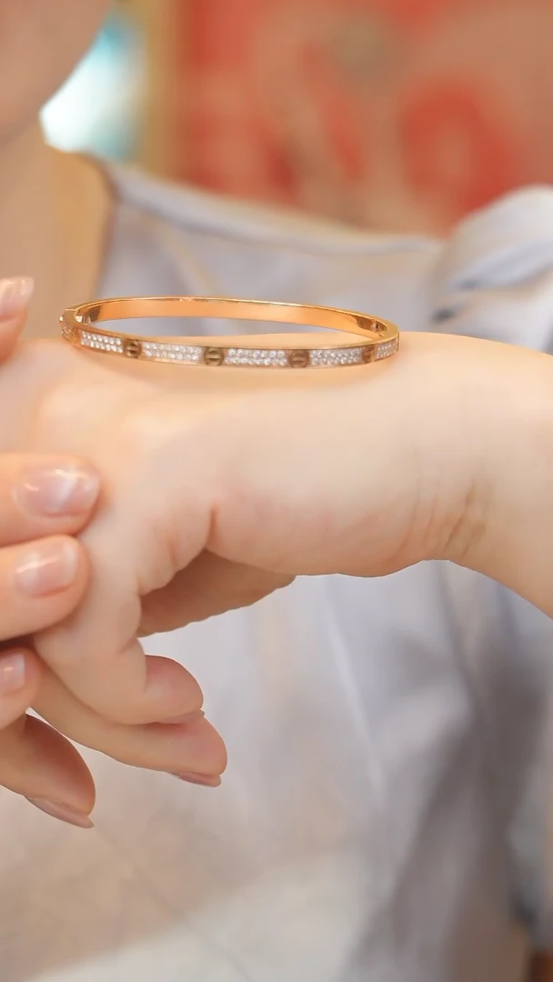 【闪购商品】钻石手镯18K金镶嵌满天星