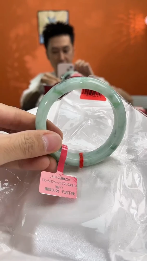 未镶嵌手镯翡翠翡翠手镯