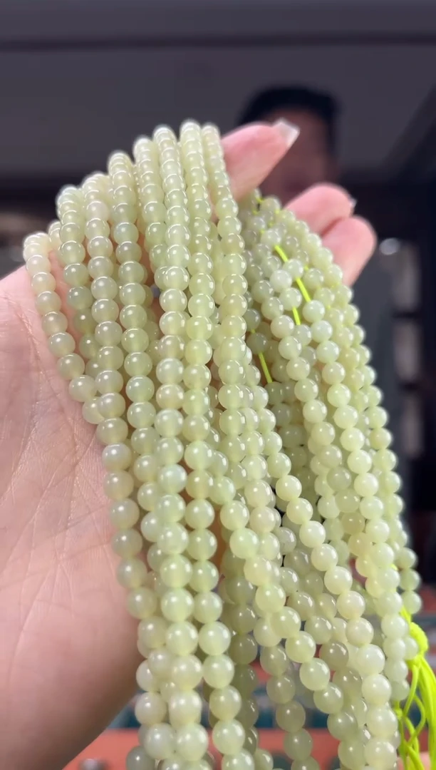 颈饰未镶嵌和田玉1颜色多样性发，拍一发一件