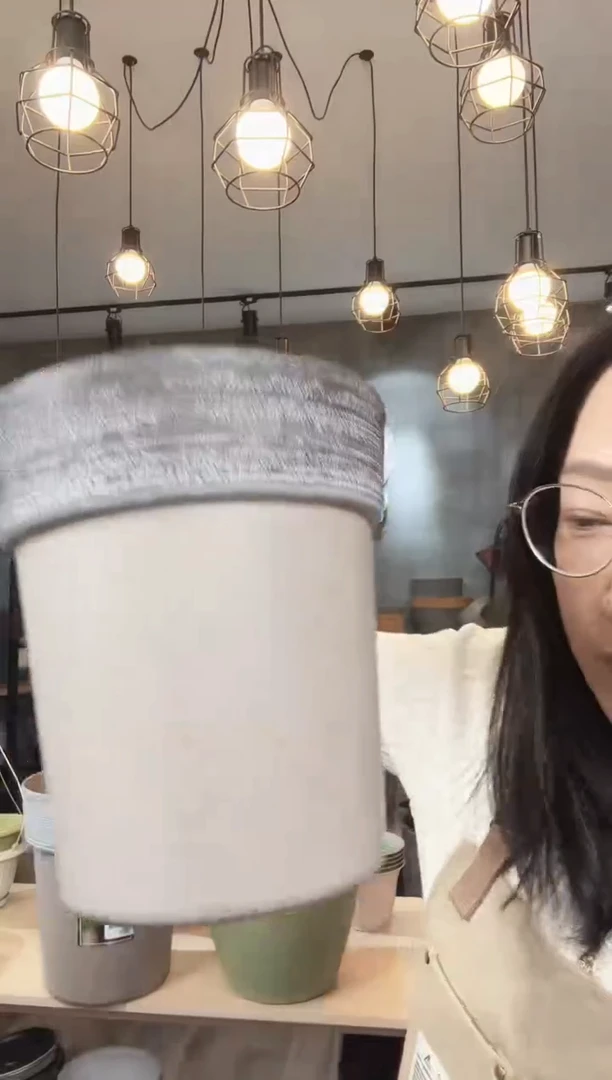 【闪购商品】塑料7.55寸萨米特直边素陶色带托10套