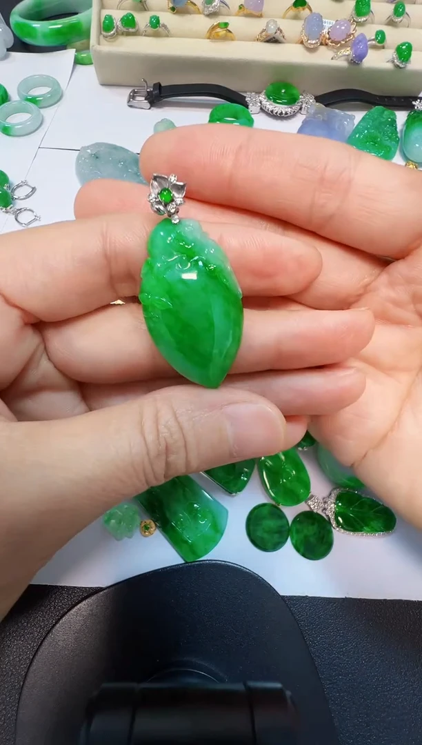 吊坠(不含链)18K金镶嵌翡翠4800