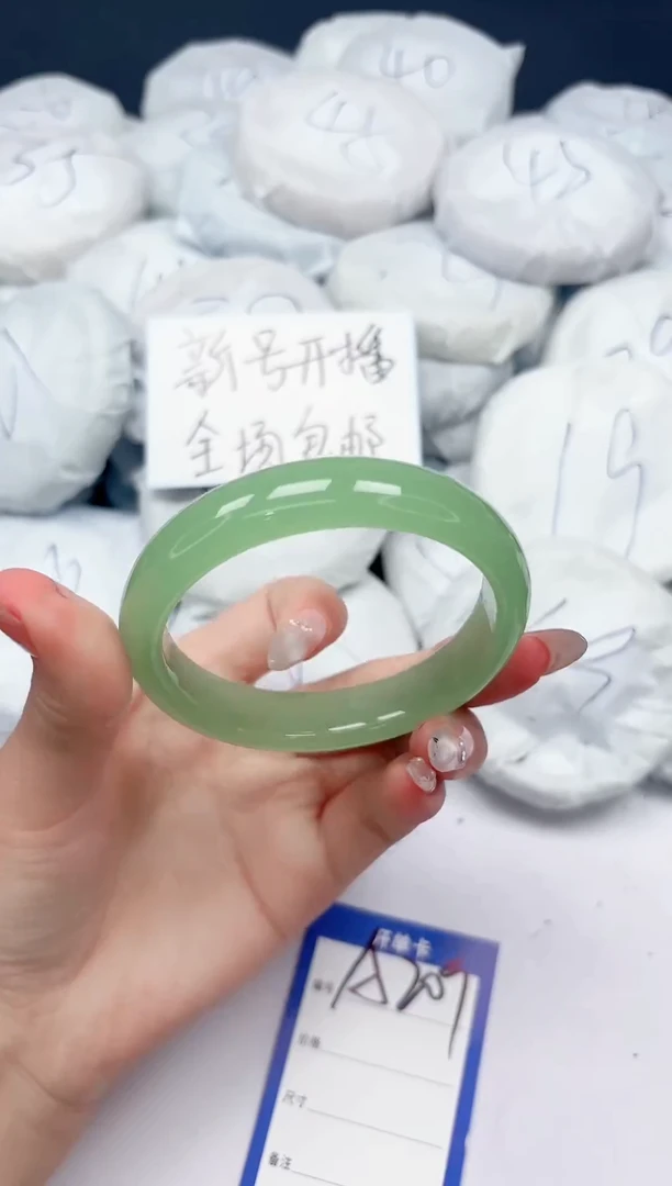 未镶嵌手镯石英质玉A209/62