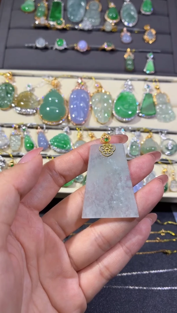 翡翠18K金镶嵌颈饰天然翡翠A货