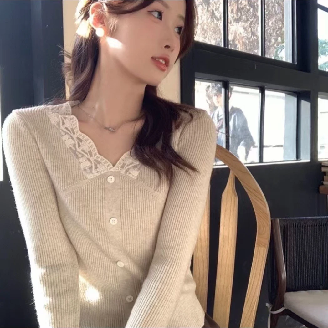 法式温柔风蕾丝v领针织打底衫女2025新款春秋修身显瘦内搭短上衣