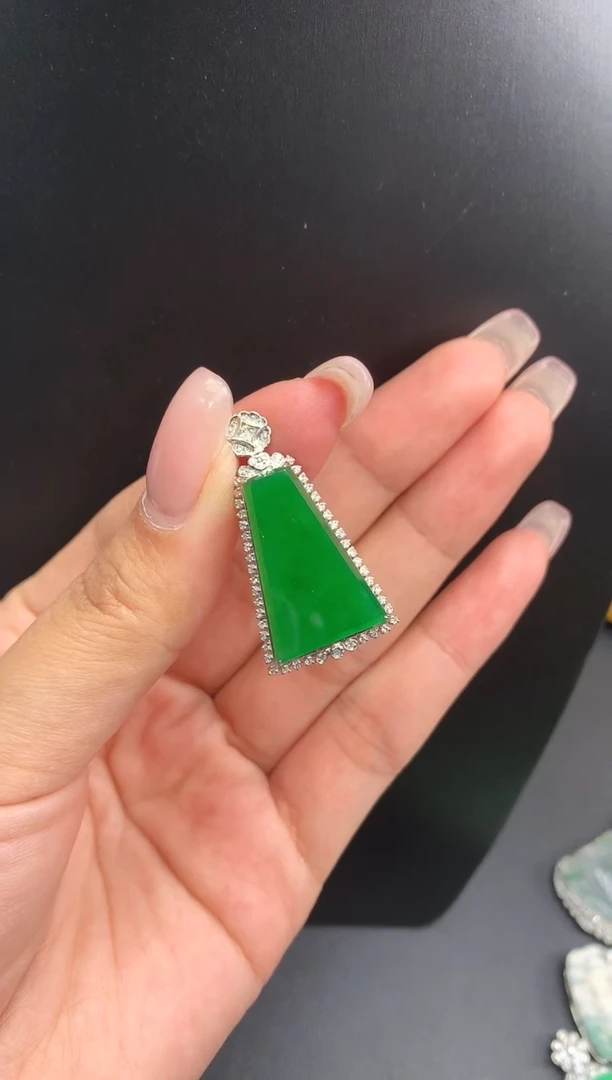 【闪购商品】翡翠颈饰18K金镶嵌无事牌1540